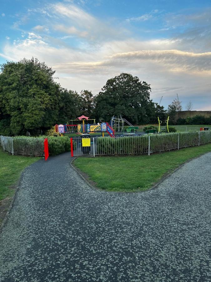 Kent, Dartford Station Apartments 외부 사진